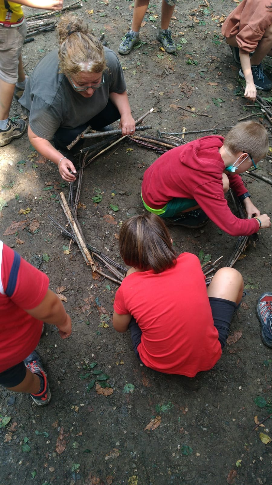 In tenda con i 5 sensi: sperimentare con la natura