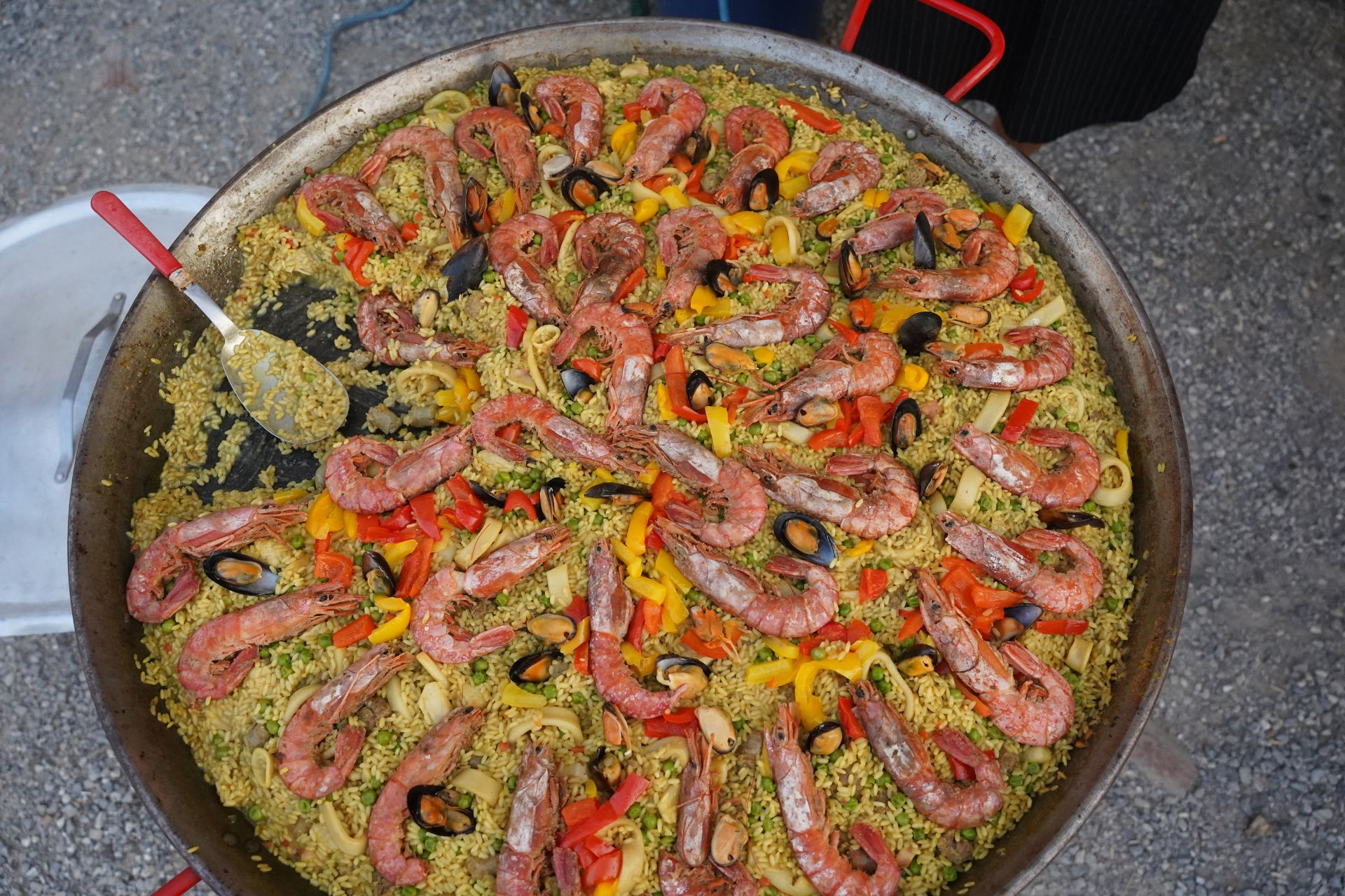 Paella, sangria e concerto Riciclette: aspettando Rapello Folk